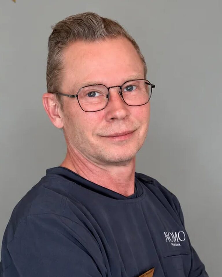 Anders Koktved, receptionist hos Privatklinik NOMO